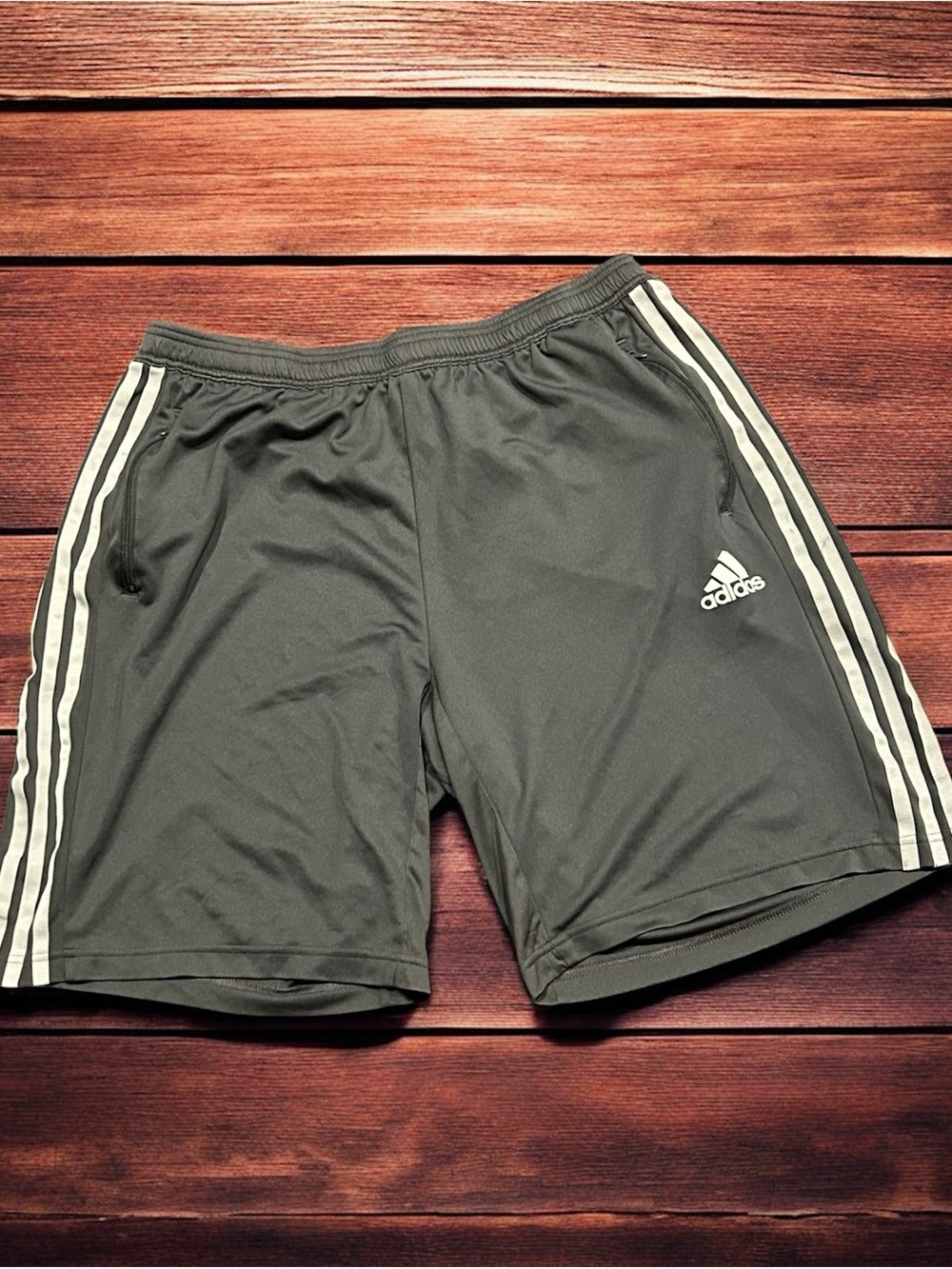 Adidas AEROREADY Primeblue Men's Gray 3-Stripe Training Shorts Zip Pockets XL